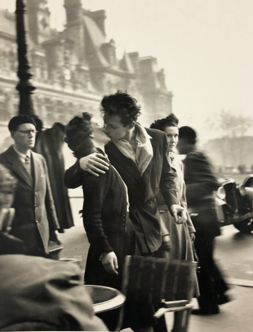 Robert Doisneau - Le baiser de lHotel de Ville, 1950 (1 of 1)