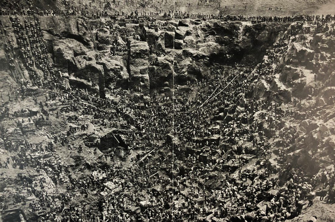 Sebastiao Salgado - Goldmine Serra Pelada, Brazil, 1986 (1 of 1)