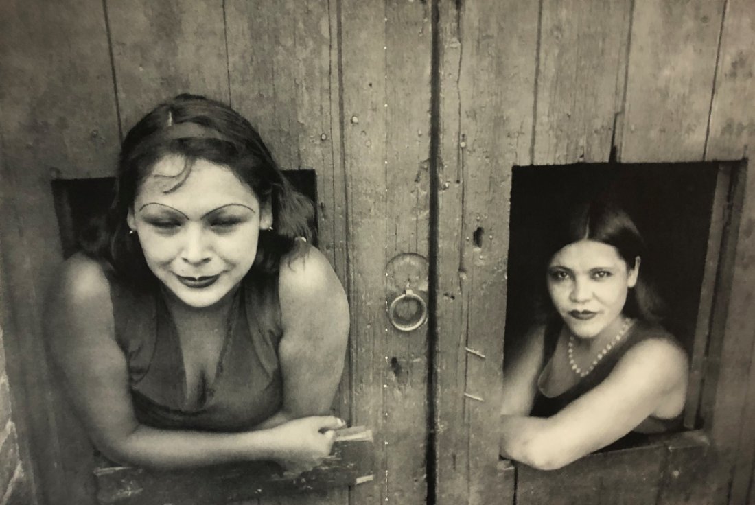 Henri Cartier-Bresson - Calle Cuauhtemocztin, 1934: HENRI CARTIER-BRESSON (1908-2004) Calle Cuauhtemocztin, Meixco City, 1934 Sheet-fed gravure 13 1/2" x 20"
