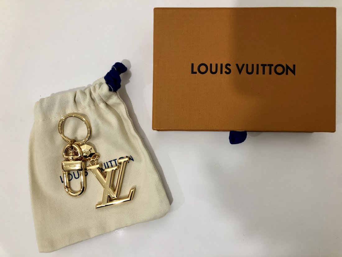 Louis Vuitton Gold Fleur De Monogram Flowers Key Chain (1 of 5)