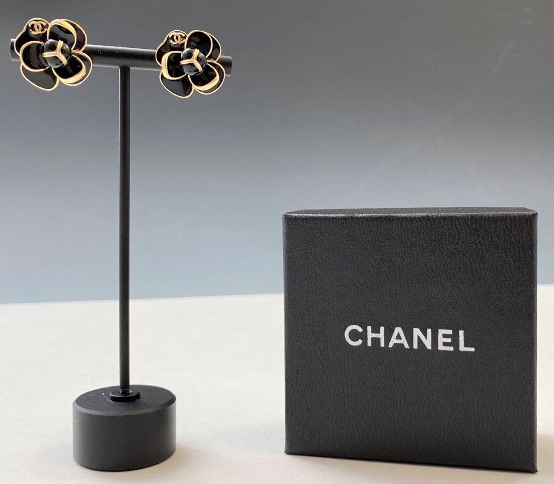 Authentic Chanel Black Flower Earrings (1 of 8)