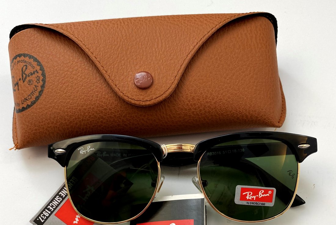 Ray Ban Sunglasses: RAY BAN Sunglasses issued by Ray Ban with box and case