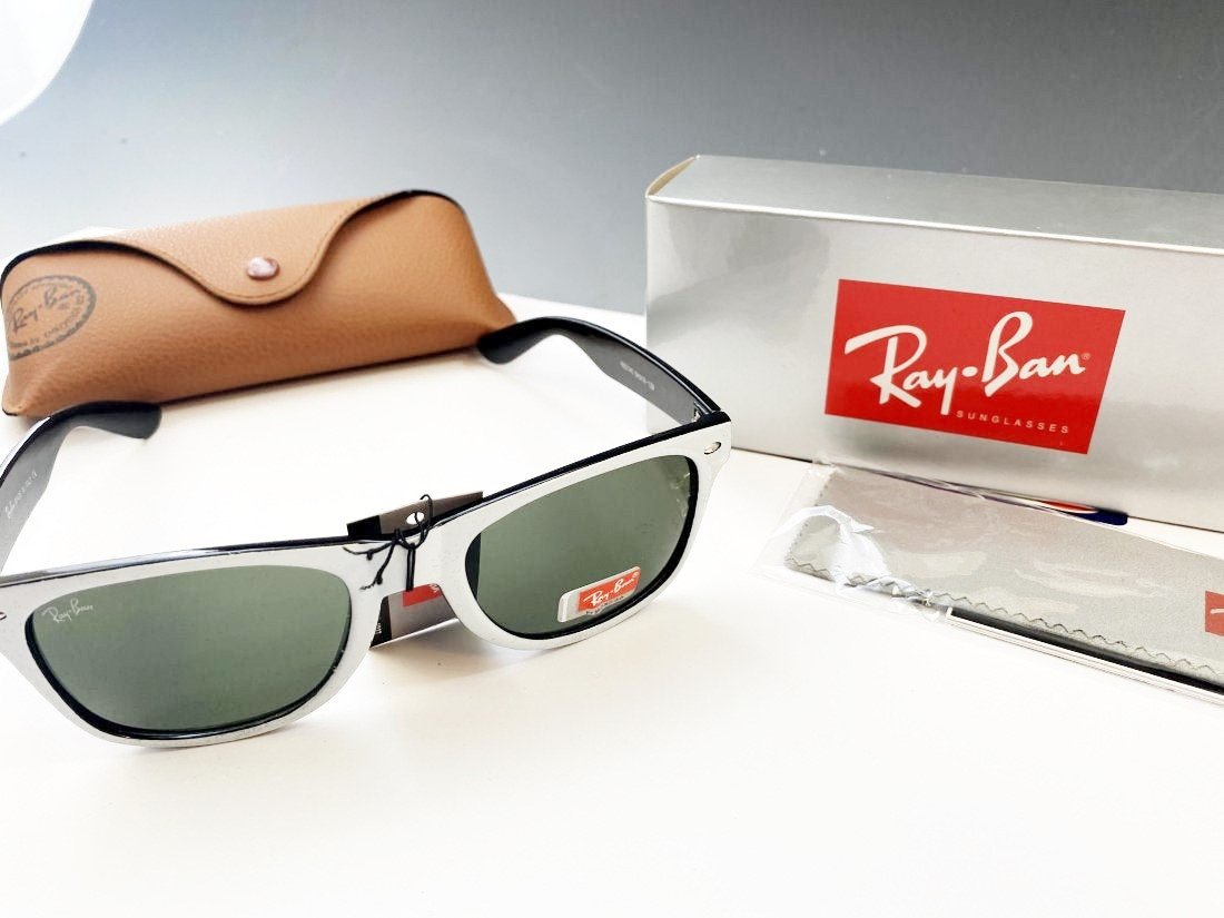 Ray Ban Sunglasses: RAY BAN Sunglasses issued by Ray Ban with box and case