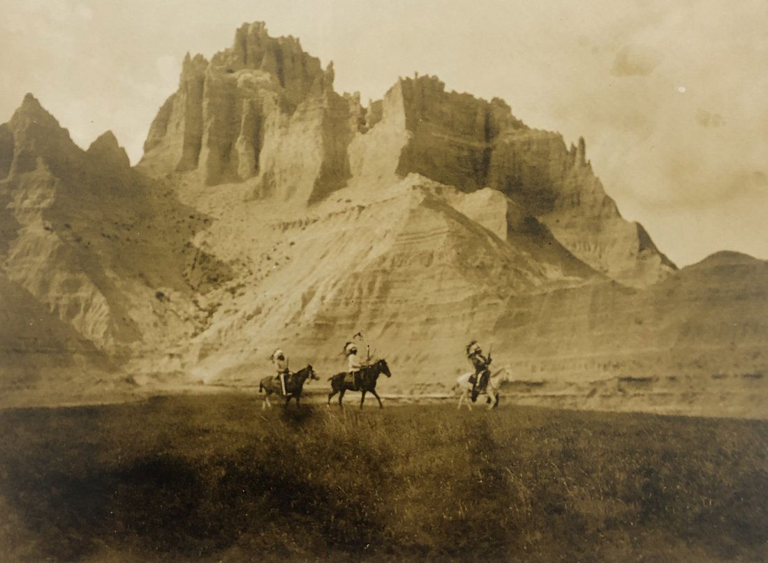 Edward Curtis - Entering the Bad Lands, Sioux, 1905 (1 of 1)