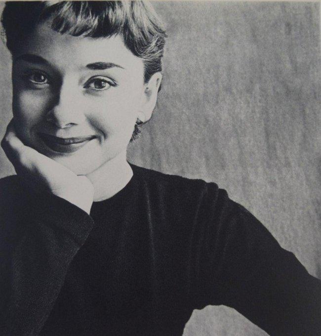 Irving Penn - Audrey Hepburn, Paris, 1951: IRVING PENN (1917-2009) Audrey Hepburn, Paris, 1951 Sheet-fed gravure, 1960 Printed in Switzerland 5" x 5"