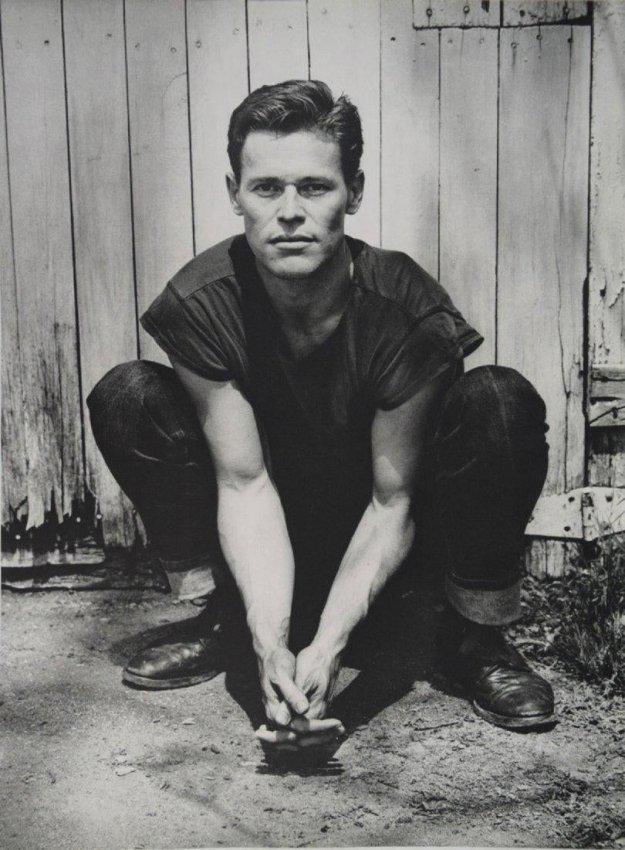 Herb Ritts - Willem Dafoe - Mississippi 1981: HERB RITTS (1952-2002) Willem Dafoe, Mississippi 1981 Sheet fed gravure c. 1988 Printed in Japan 14" x 10"