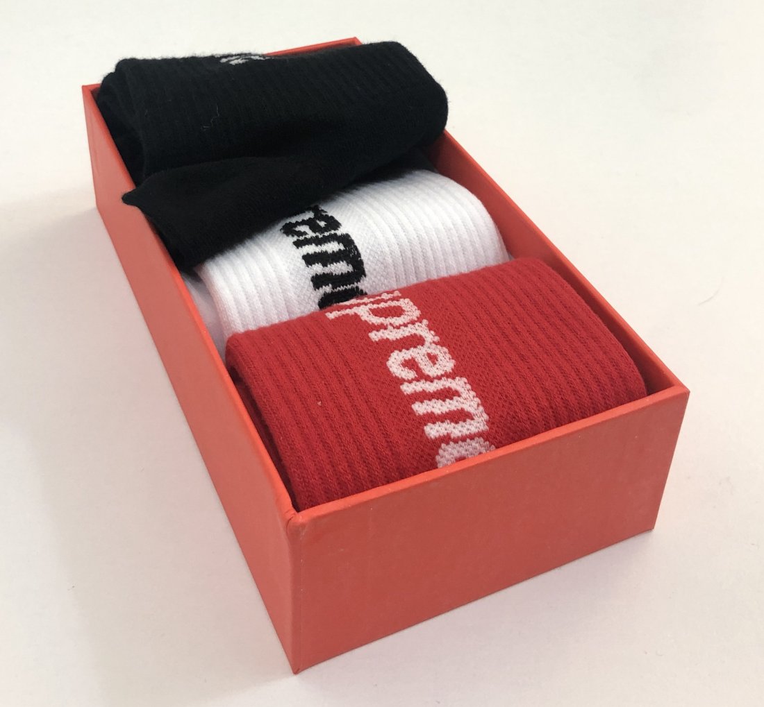 Supreme Socks (3 Pairs): SUPREME Socks issued by Supreme with box