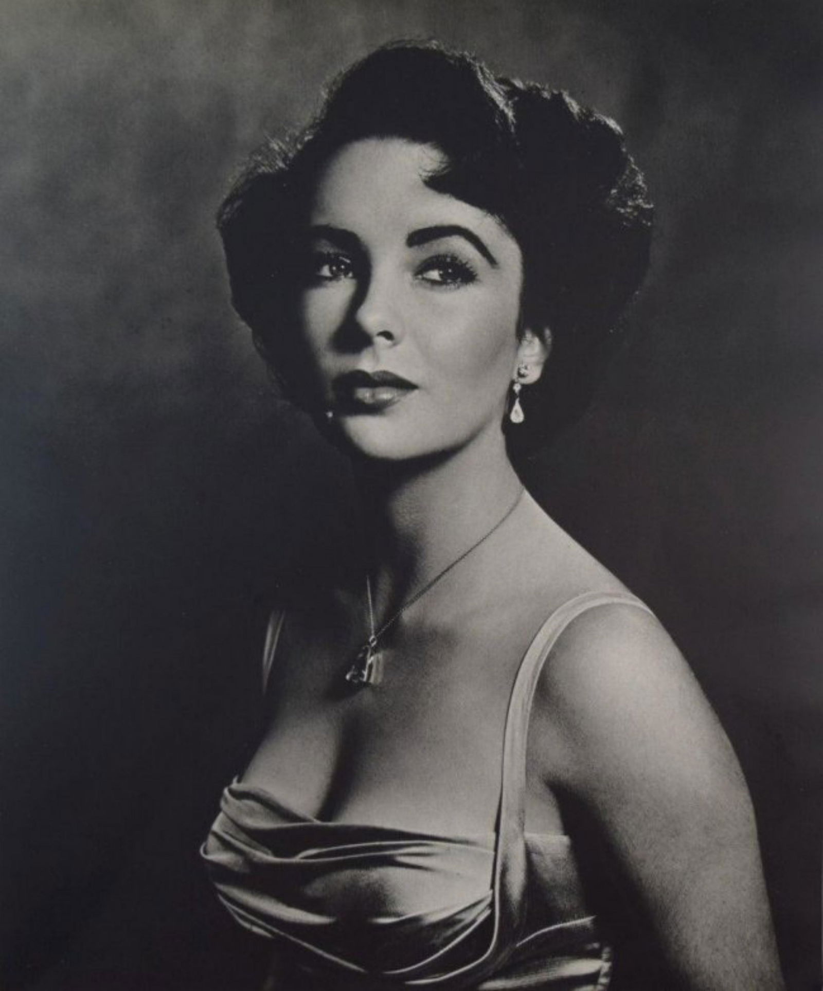 Philippe Halsman - Elizabeth Taylor: PHILIPPE HALSMAN (1906-1979) Elizabeth Taylor Sheet-fed gravure, 1970s Printed in Italy 11" x 9"
