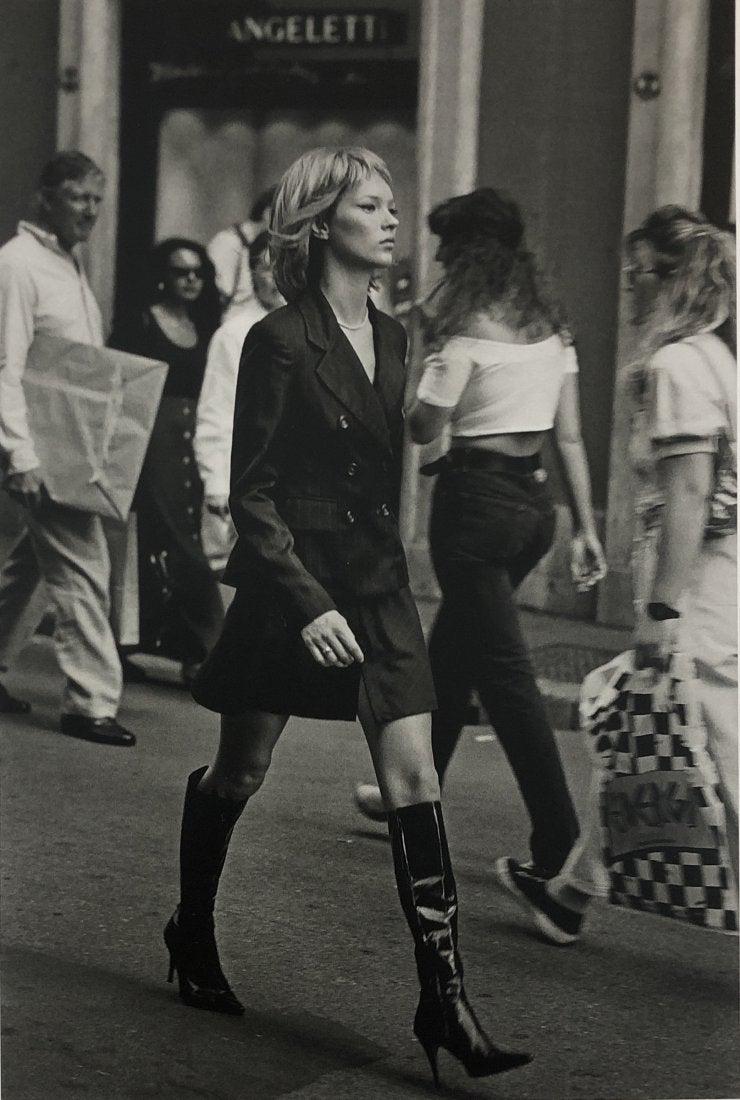 Peter Lindbergh - Kate Moss, Rome, Photo-Litho: PETER LINDBERGH (1944-2019) Kate Moss, Rome, (Harper's Bazaar) Photo-Litho Printed circa 1990's 10 3/8" x 7 1/4"