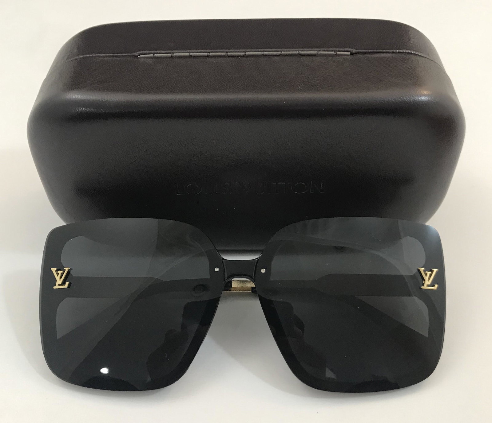 Louis Vuitton Sunglasses: LOUIS VUITTON (PARIS) Sunglasses issued by Louis Vuitton with box