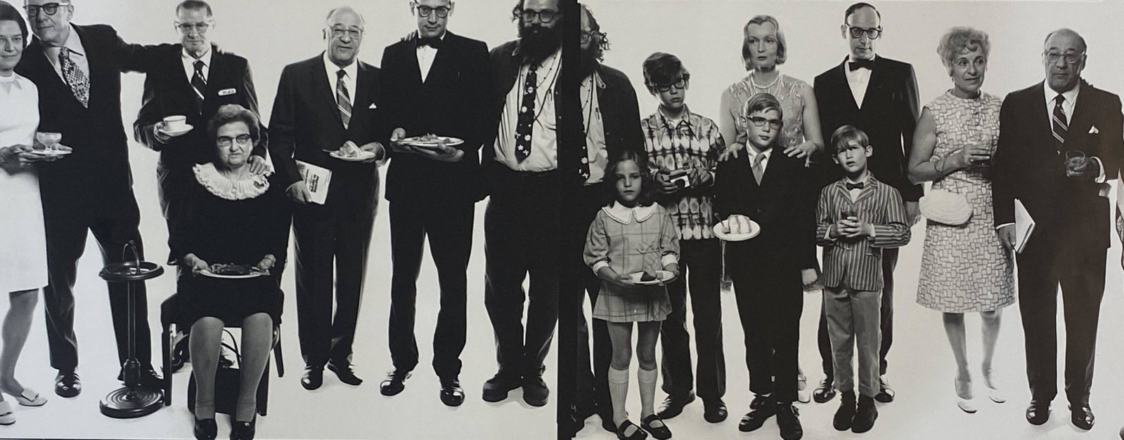 Richard Avedon â€œLarge Familyâ€ Photograph: RICHARD AVEDON (1923-2004) Untitled Photograph in black and white, printed later 10 3/4" x 26 1/2"