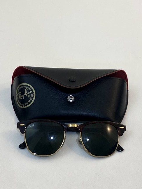 Ray Ban Sunglasses: RAY BAN Sunglasses issued by Ray Bay with case