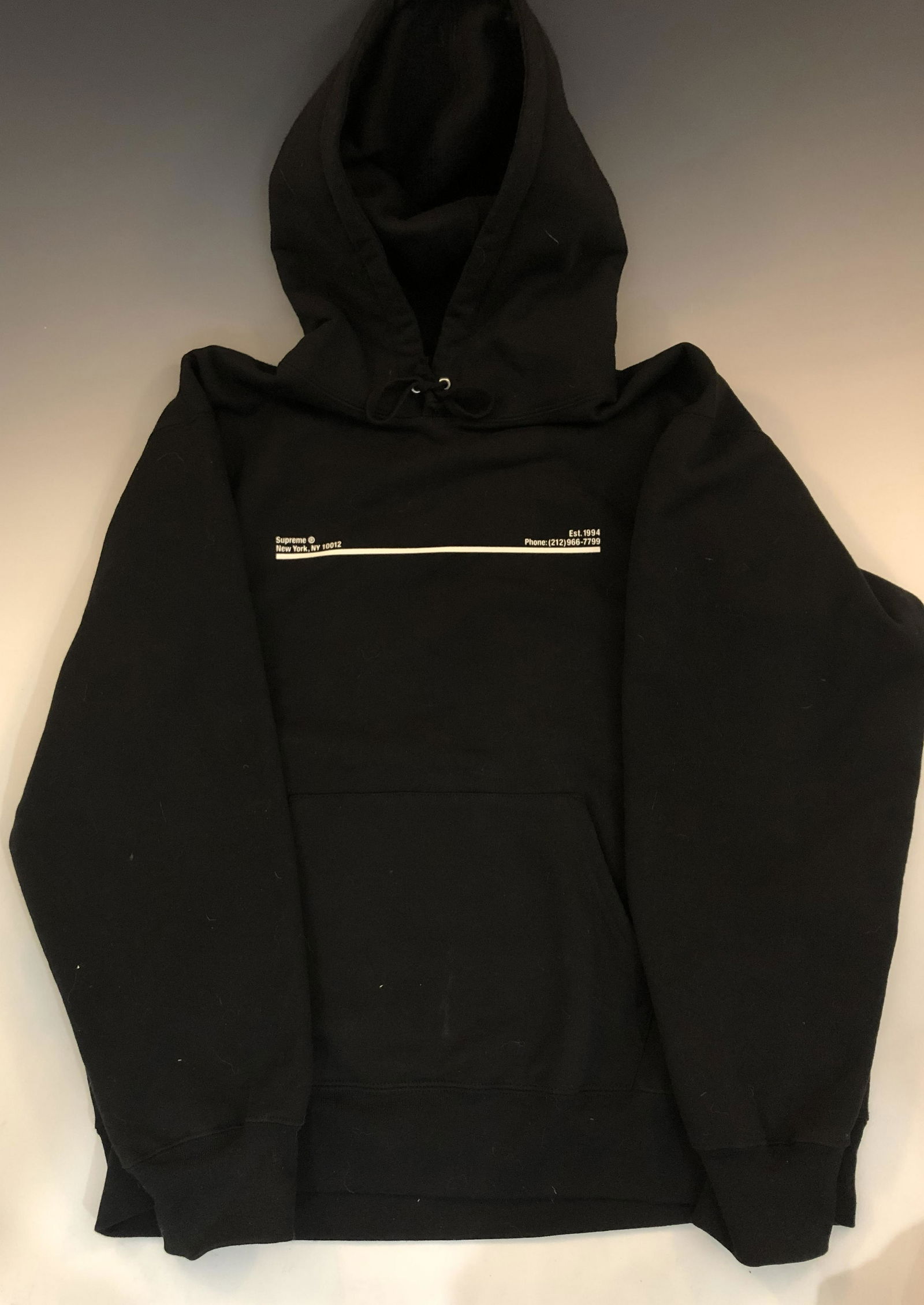 Supreme Shop Hooded Sweatshirt Black New York: SUPREME (AMERICAN) New York shop hooded black sweatshirt issued by Supreme