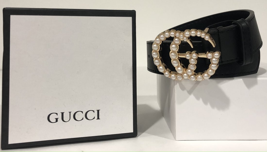 Gucci Leather Belt: GUCCI (ITALIAN) Black leather belt, Gucci with box