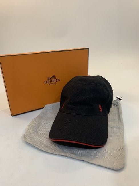 Hermes Cap: HERMES (PARIS) Cap issued by Hermes Hermes bag displayed under cap and box included.