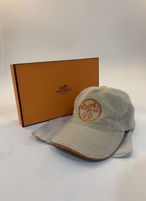 Hermes Cap: HERMES (PARIS) Cap issued by Hermes Hermes bag displayed under cap and box included.