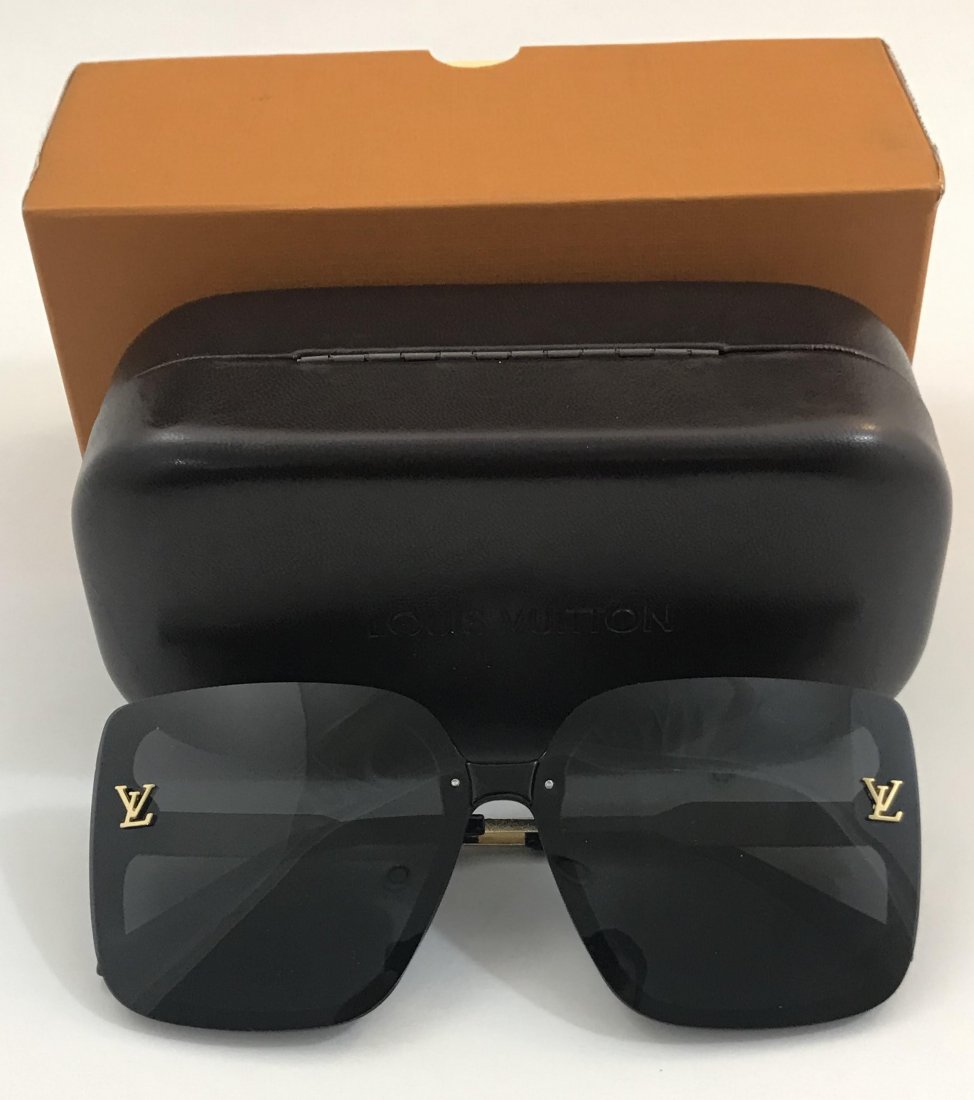 Louis Vuitton Sunglasses: Sunglasses issued by Louis Vuitton with box