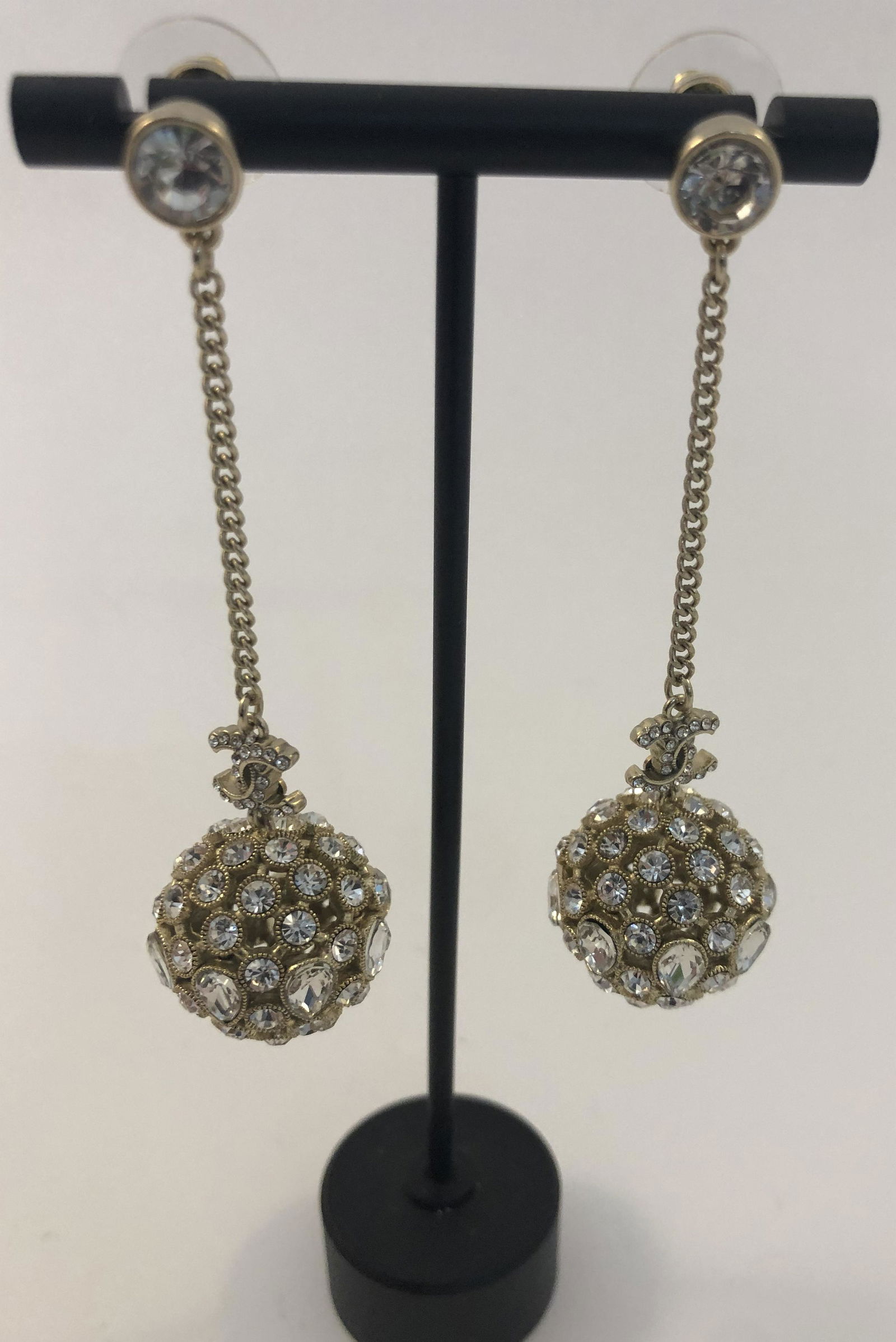 Authentic Ladies Chanel Black Earrings (1 of 4)