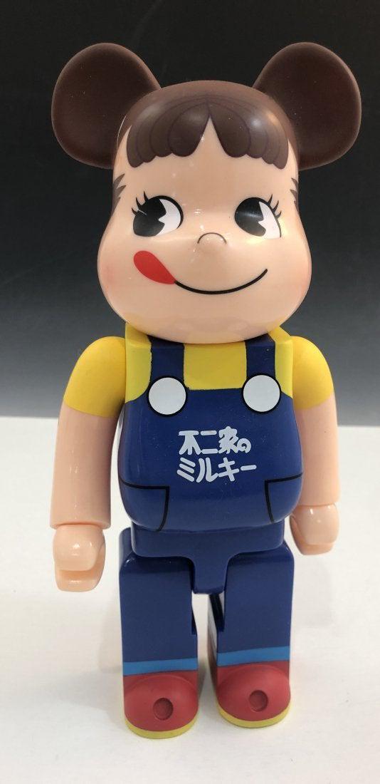 Peko Chan Milky Bearbrick 400 Figure (Blue) (1 of 8)