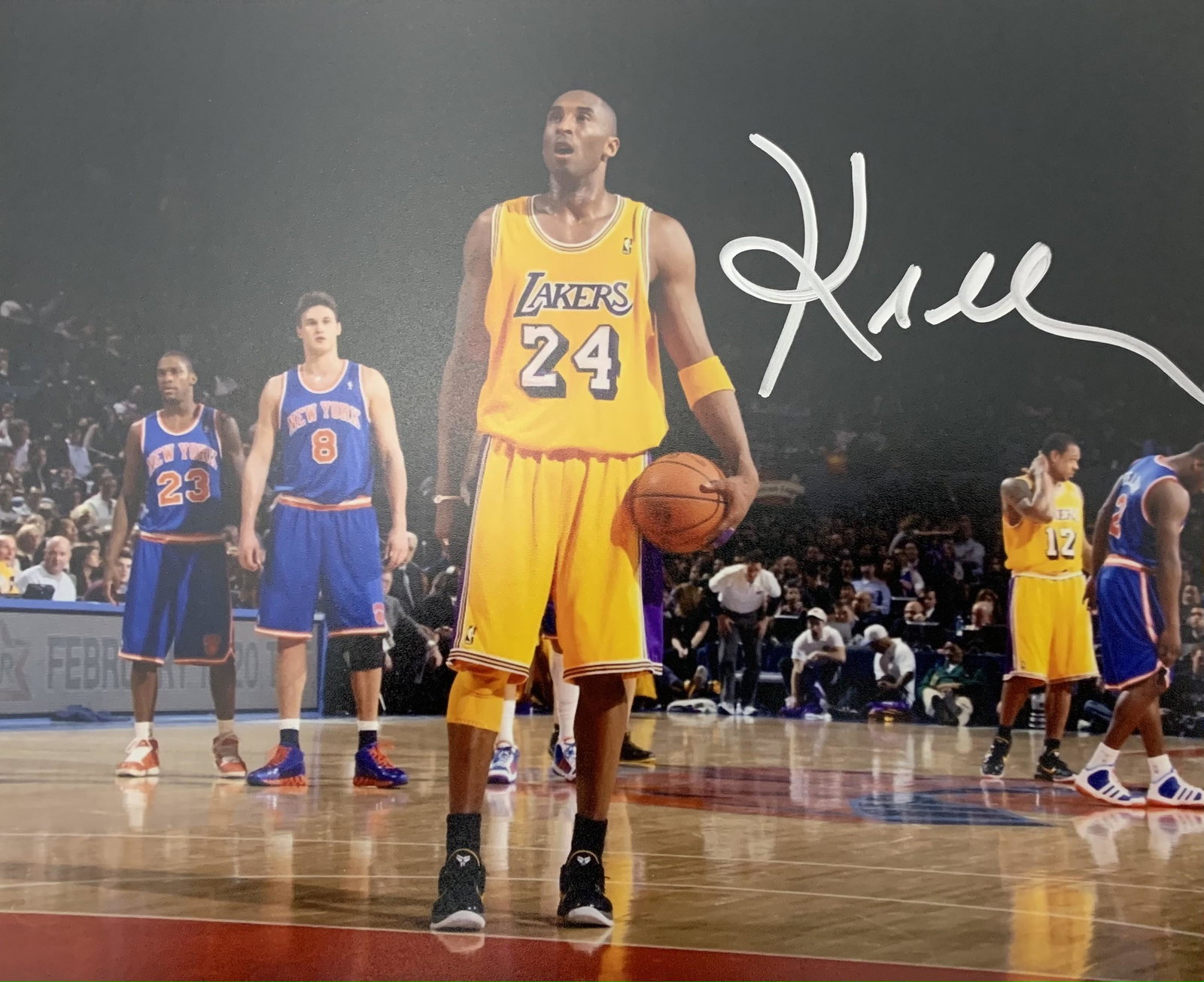 Kobe Bryant Hand Signed Photograph: Kobe Bryant Hand signed Photograph 10 x 8 inches
