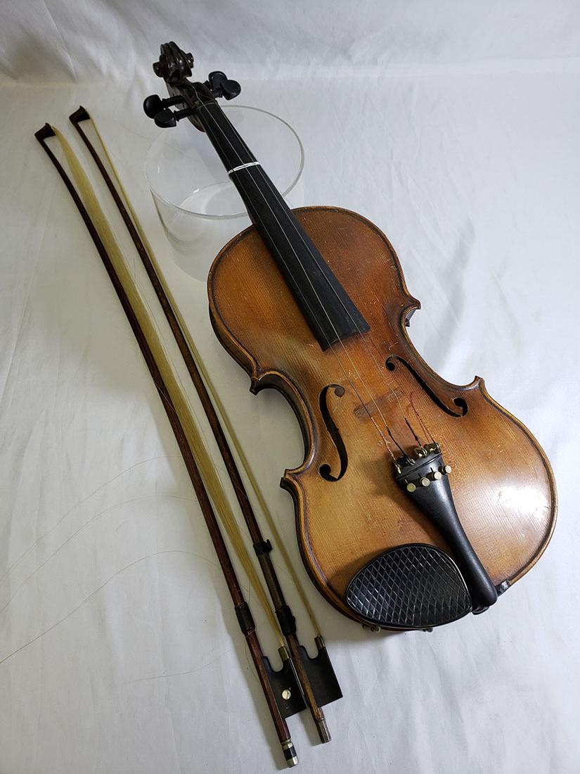 Charles Horner Custom Handmade Violin & Bows 1978: Charles Horner Custom Handmade Violin & 2 Bows. The body of this violin by Charles Horner measures 14". The violin is in generally excellent structural condition with several blemishes to the finish &