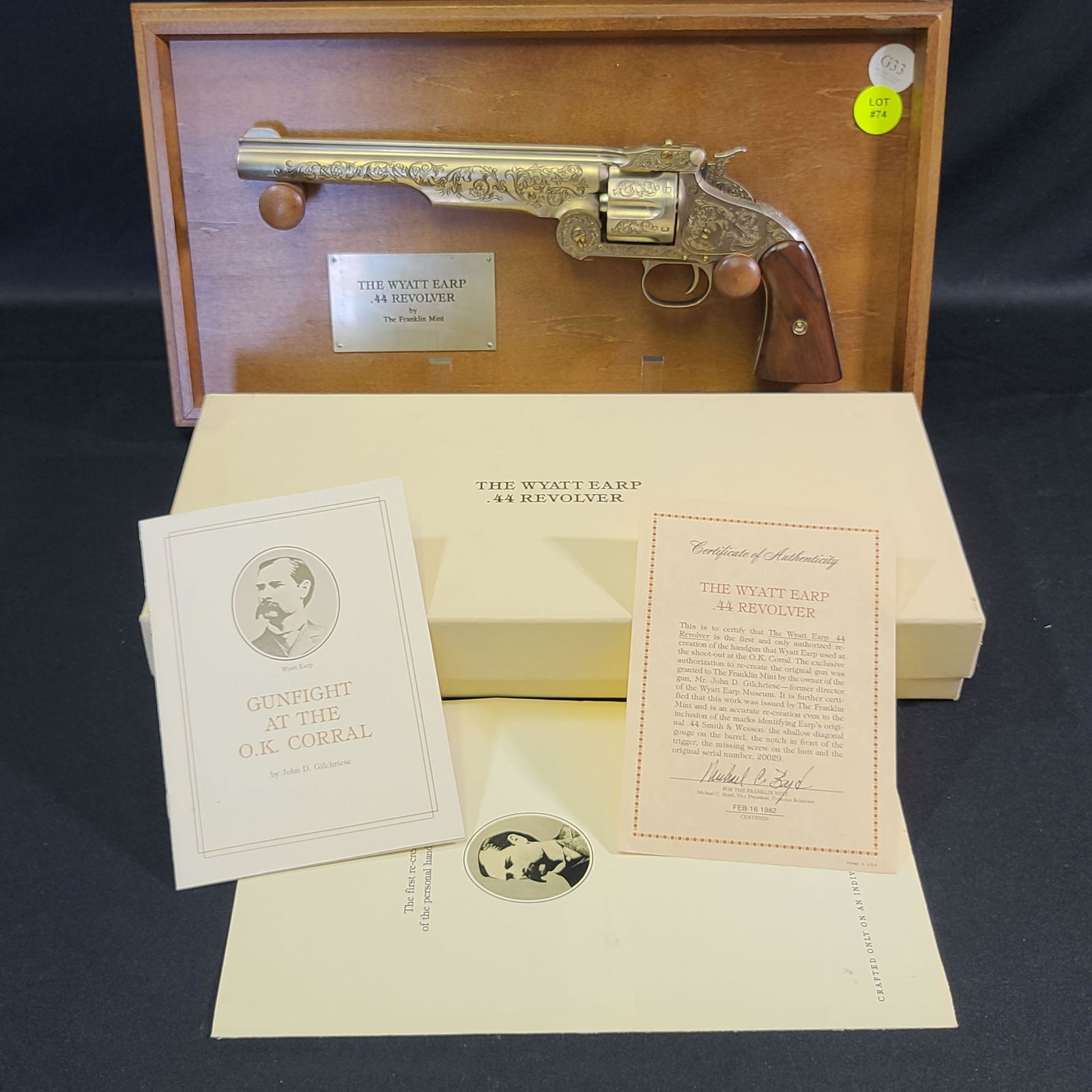 トイガン Franklin Mint / WYATT EARP 44 REVOLVER The Wyatt Earp .44 Revolver by The Franklin Mint W/ Display