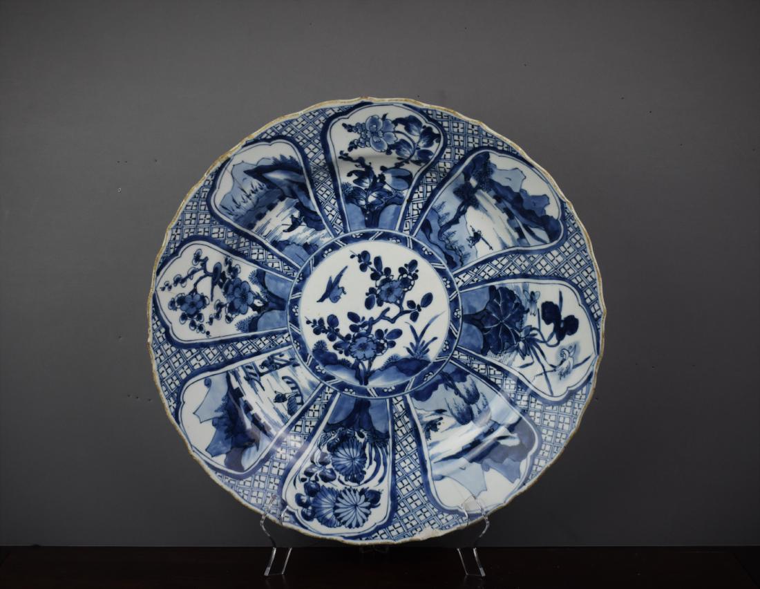 CHINESE KANGXI PERIOD 1661-1722 B/W CHARGER (1 of 6)