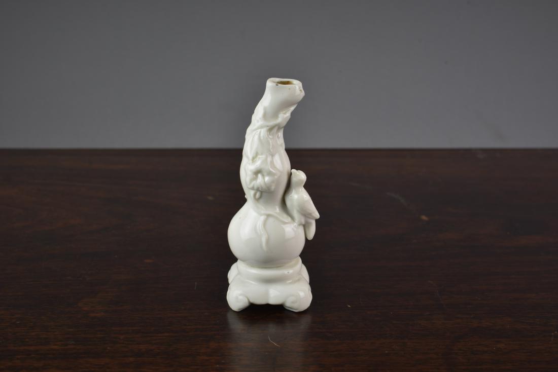 RARE CHINESE ANTIQUE BLANC DE CHINE VASE (1 of 6)