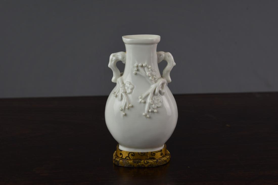 CHINESE ANTIQUE BLANC DE CHINE VASE W/SILK BASE (1 of 7)