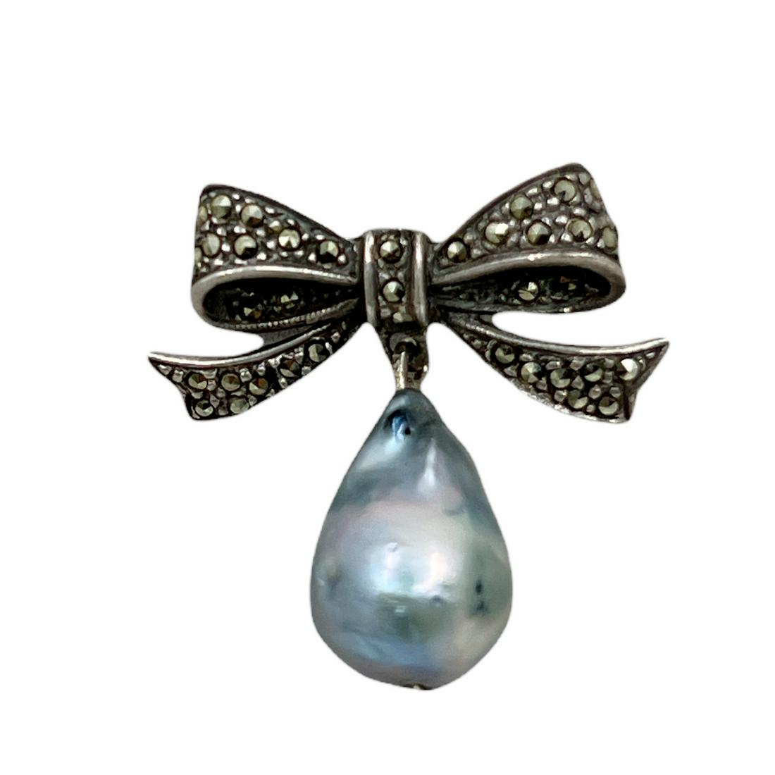 sterling silver baroque gray pearl marcasite brooch: Measurements: 1 1/4" long by 1 1/4" wide Gemstone: 19x13mm baroque gray pearl Material: sterling silver Signed: 925 In good pre-owned condition
