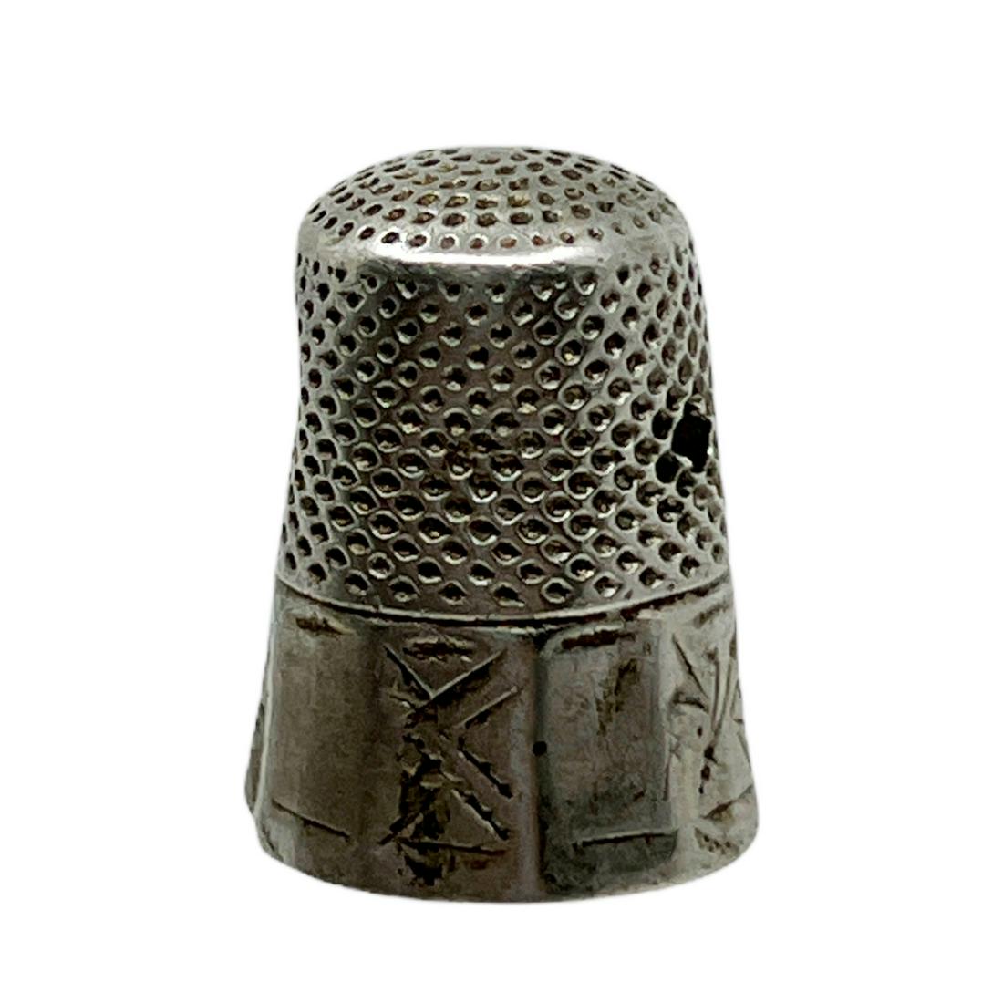 Vintage Sterling silver thimble: measures: 3/4" tall by 5/8" wide hallmarked: 2 condition: good
