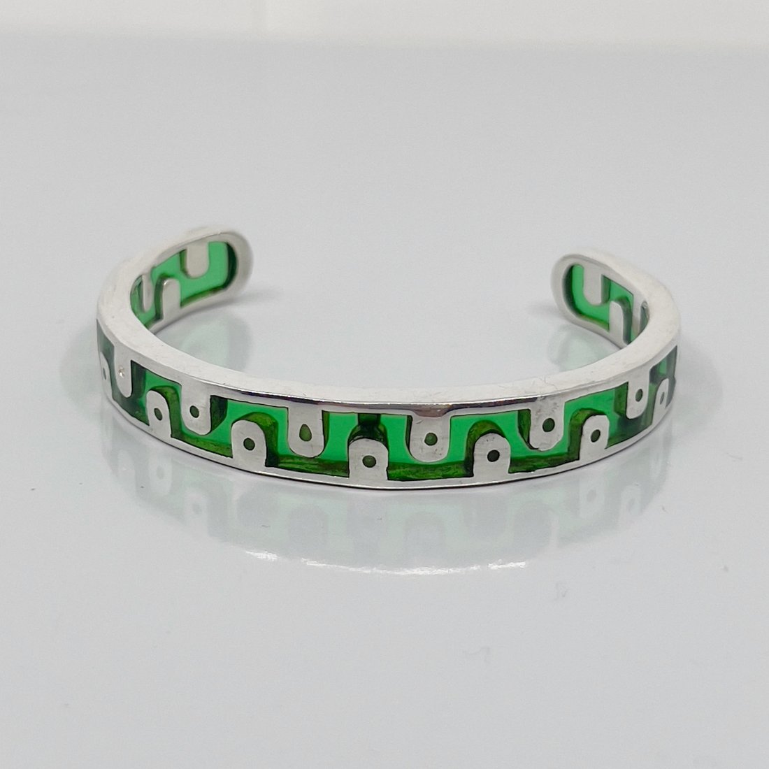 lucite sterling silver inlay cuff bracelet: " Bracelet will fit up to 7"" wrist by 10mm wide Weights: 28.8 grams Signed: 925 In good pre-owned condition "