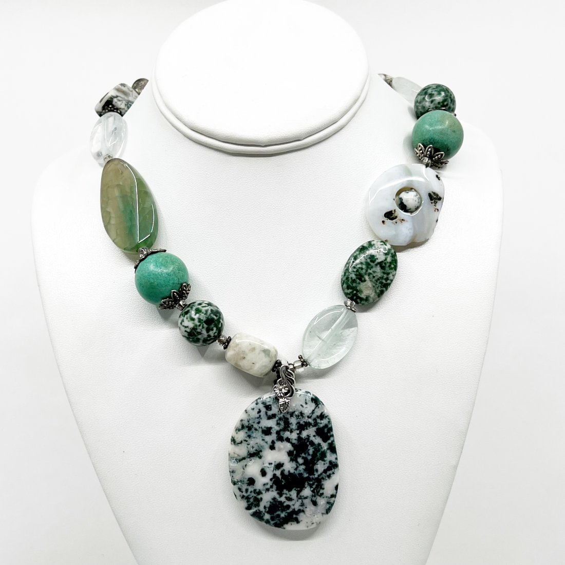 silver agate & turquoise necklace: Measures: 26 1/6" long Crafted with 8mm to 2" agate, 20mm turquoise, 10mm cat eye & quartz beds In good pre-owned condition