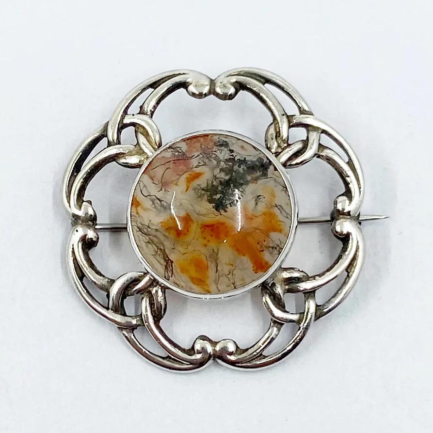 Scottish sterling silver agate brooch (1 of 4)