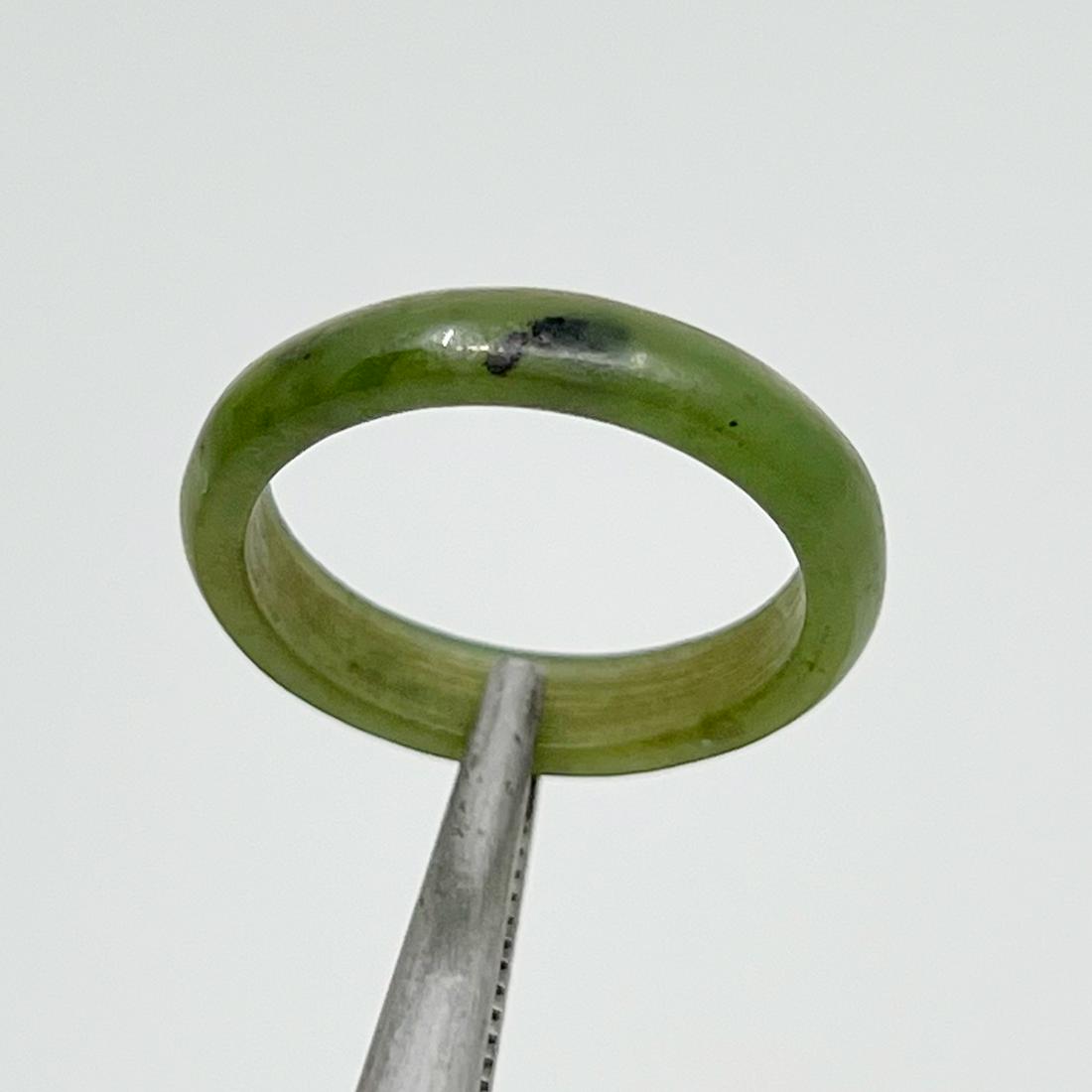 Vintage nephrite jade band ring (1 of 3)
