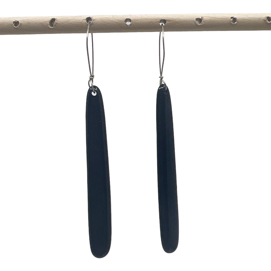 Sterling silver black lucite earrings: Measurements: 3 1/4" Long by 3/8" Wide crafted with 63x9mm black lucite bead Metal: sterling silver Condition: like new