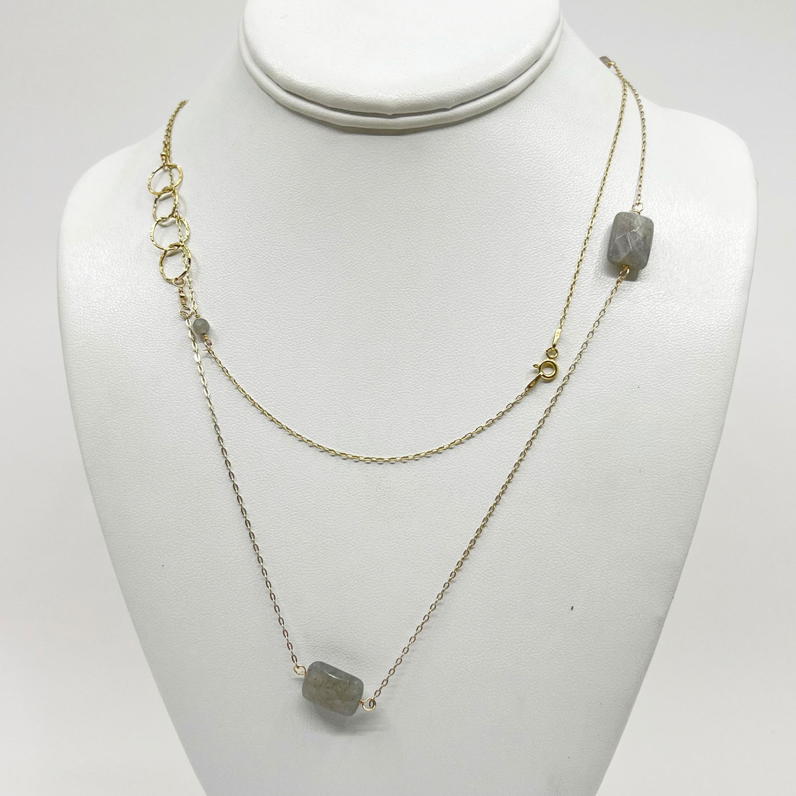 Gold Vermeil sterling silver labradorite necklace: Measurements: 24” long Gemstone: 15x10mm labradorite Material: gold vermeil over sterling silver Signed: 925