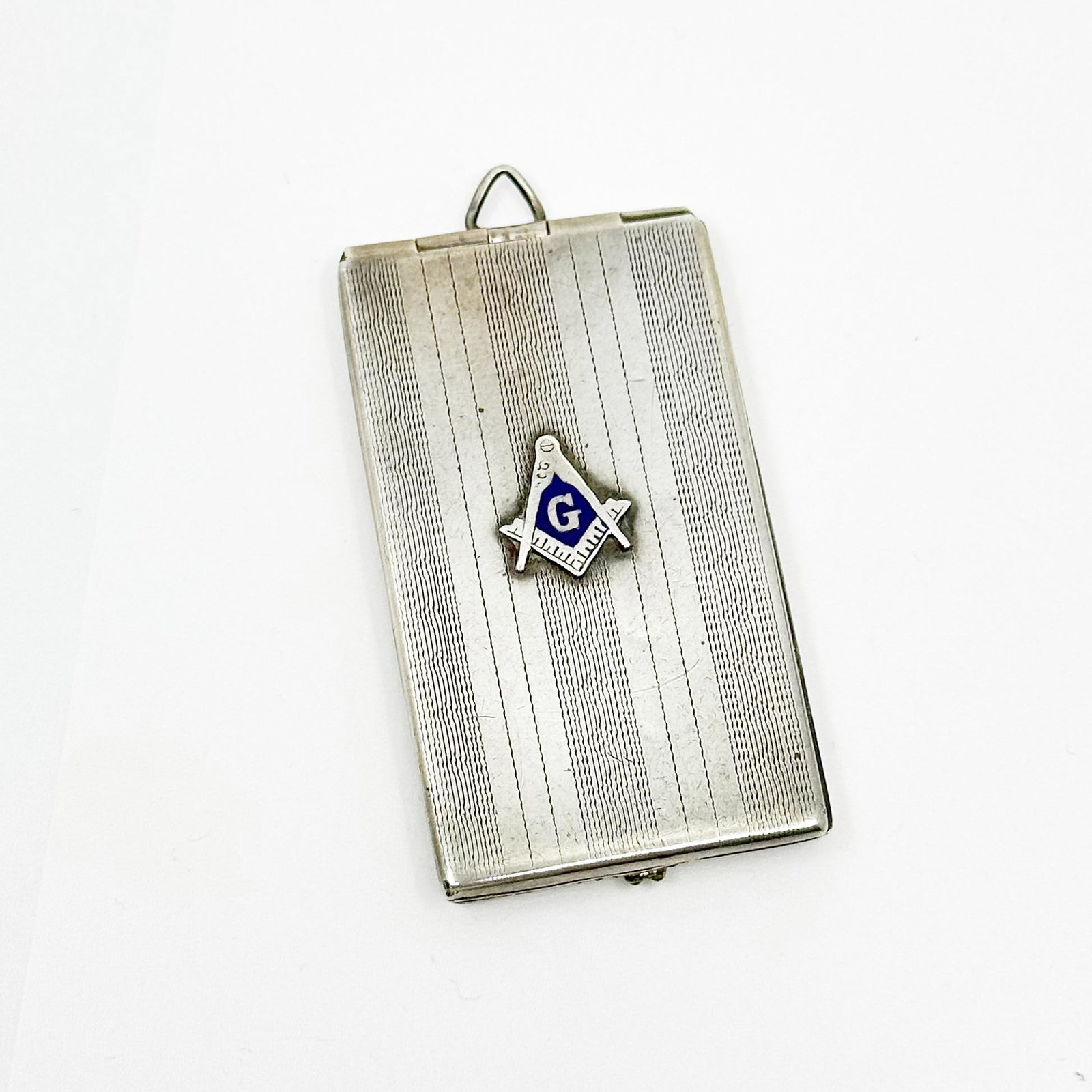 Masonic sterling silver calling card holder case: Measures: 2 14/" long by 1 3/16" wide weights: 17.8 grams Condition: good Note; the case close good but need its slightly bended SKU-1323