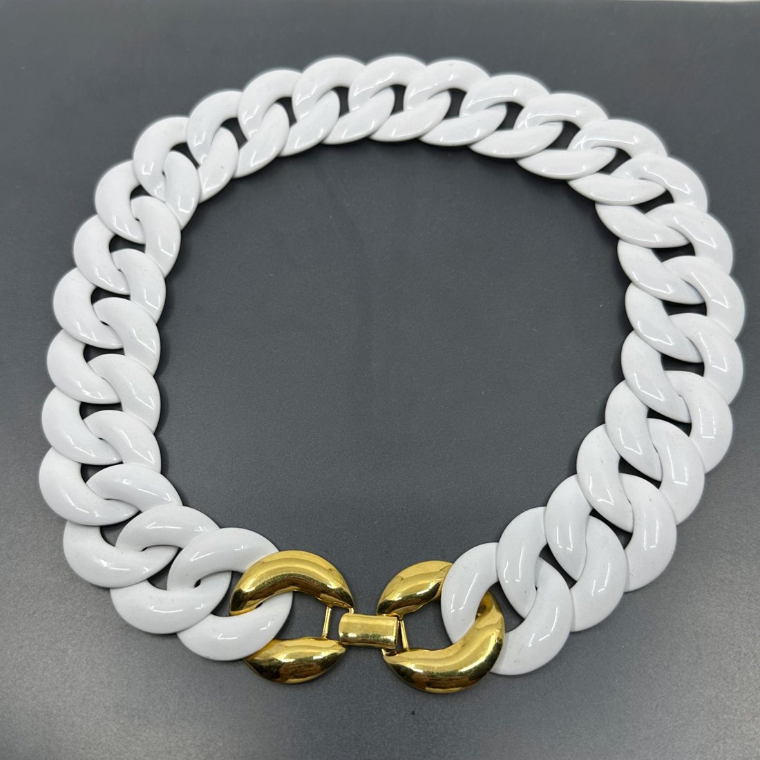 Monet gold tone white enamel link chain necklace: Measures: 18" long by 1 1/16" wide In excellent condition Hallmark: napier SKU-1508