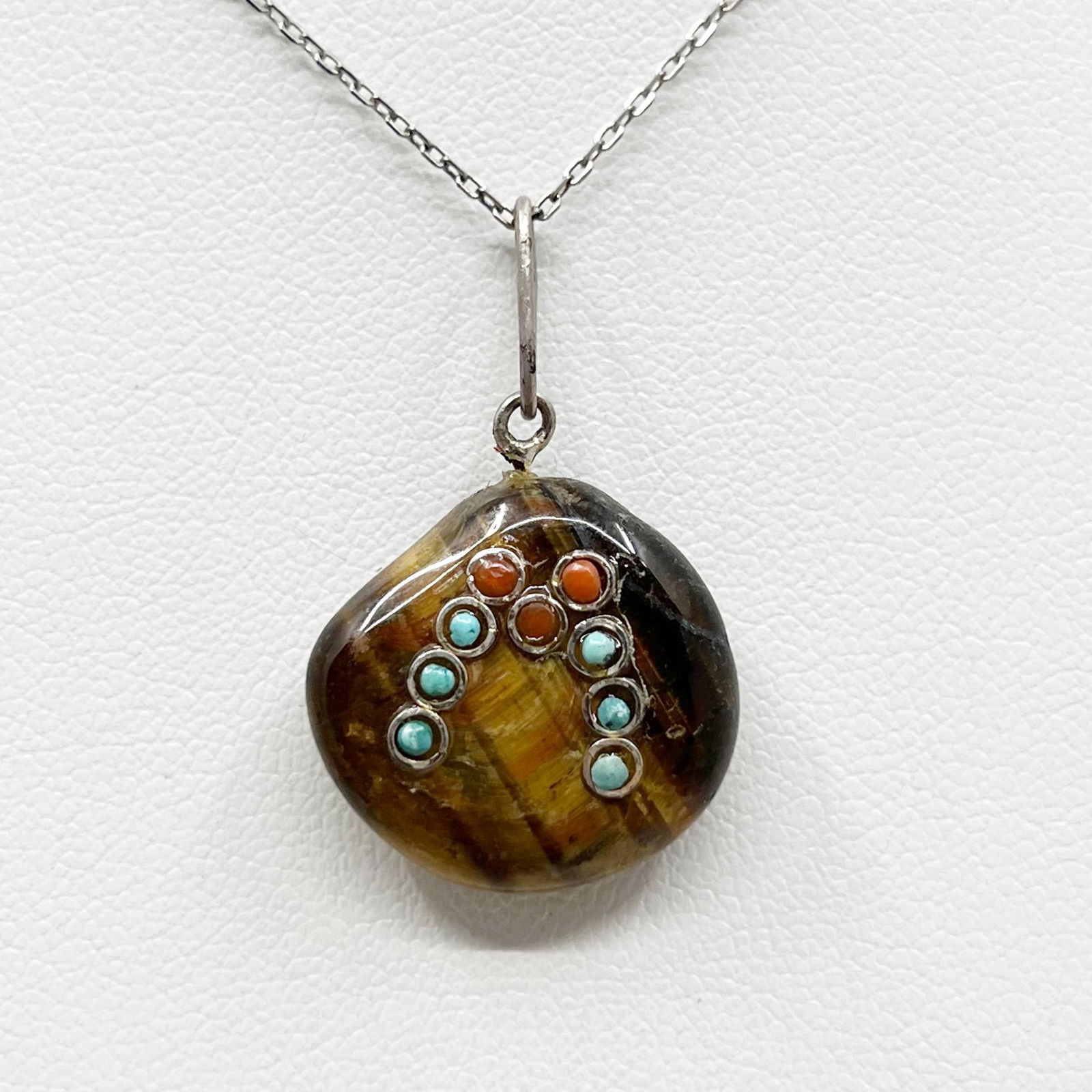 Sterling silver shell cameo stud earrings (1 of 4)