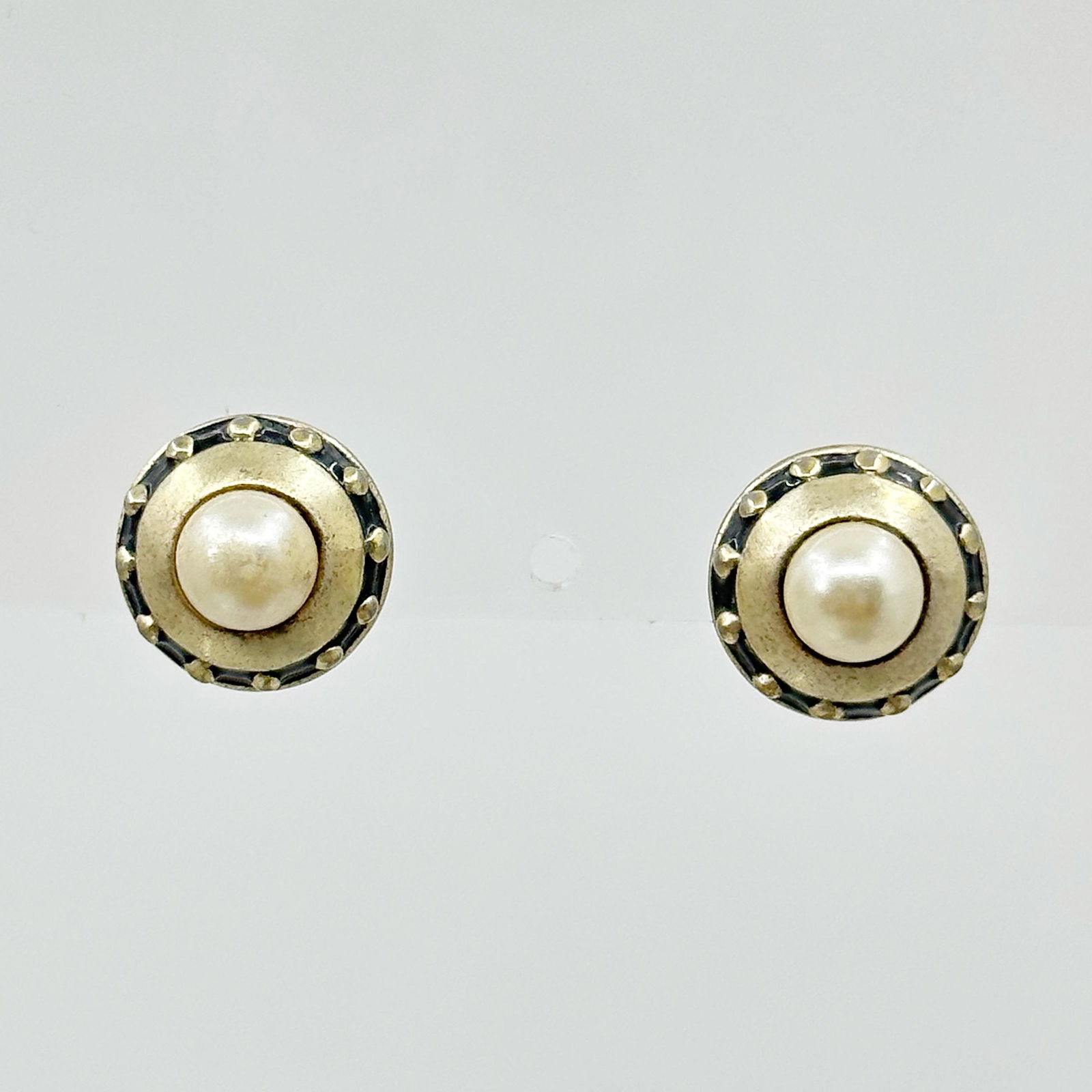 Metropolitan Museum of Art MMA Gold vermeil Sterling silver pearl stud earrings (1 of 3)
