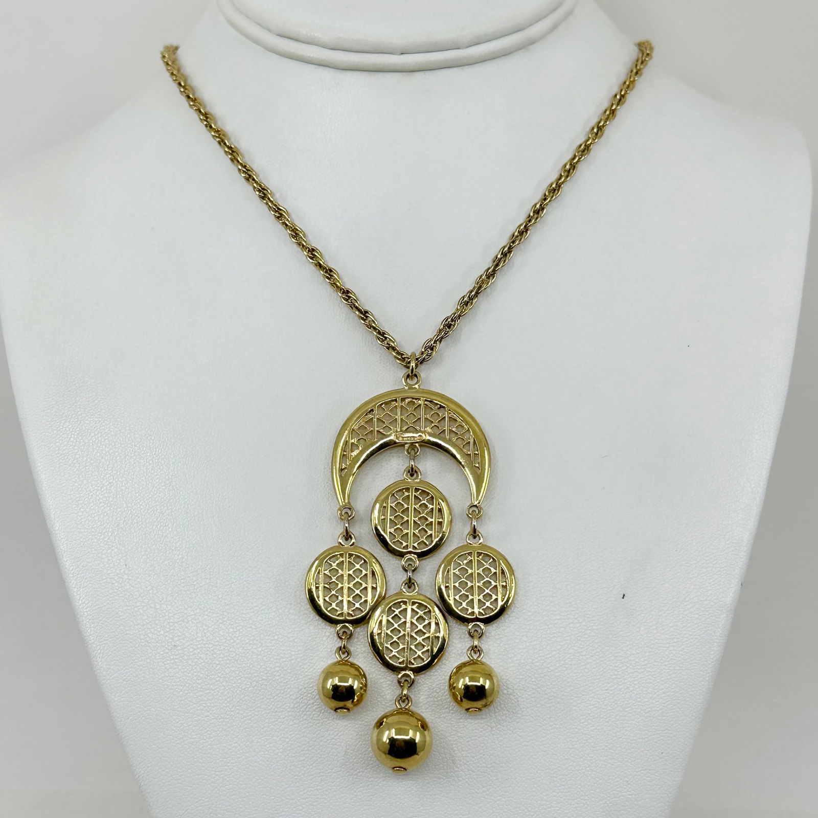Vintage Crown Trifari Gold tone Waterfall Pendant chain Necklace: Chain: 18" long by 3mm wide Pendant: 3 1/4" long by 1 1/4" wide Signed: Trifari In very good condition SKU-1610