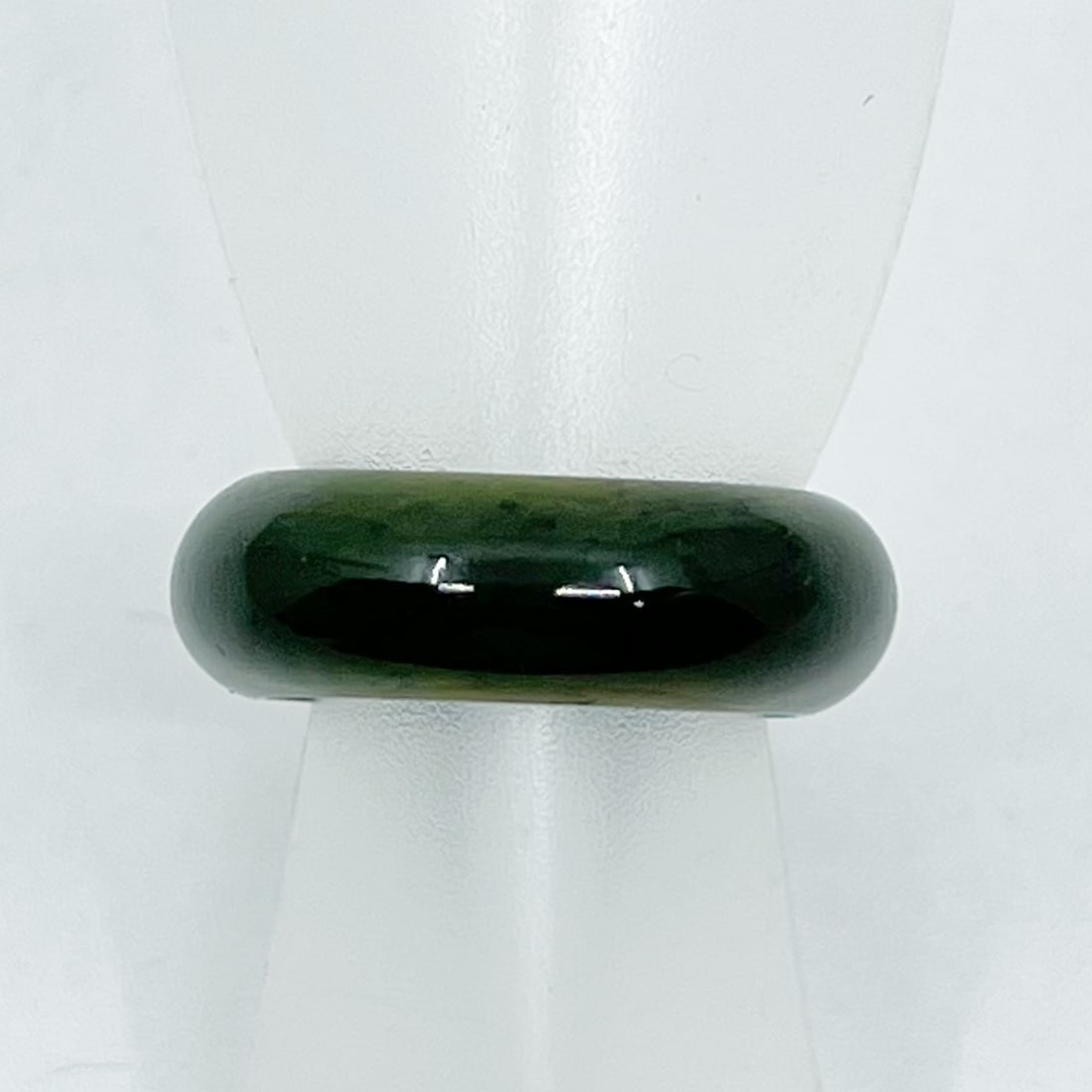 Vintage nephrite jade band ring (1 of 3)