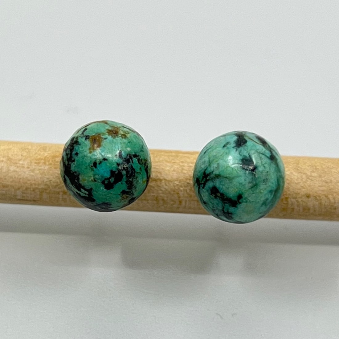 14k gold turquoise stud earrings SKU-172: Measures: 8mm wide Gemstone: 8mm turquoise Hallmark: 14k weights - 1.6 grams in very good condition SKU-172