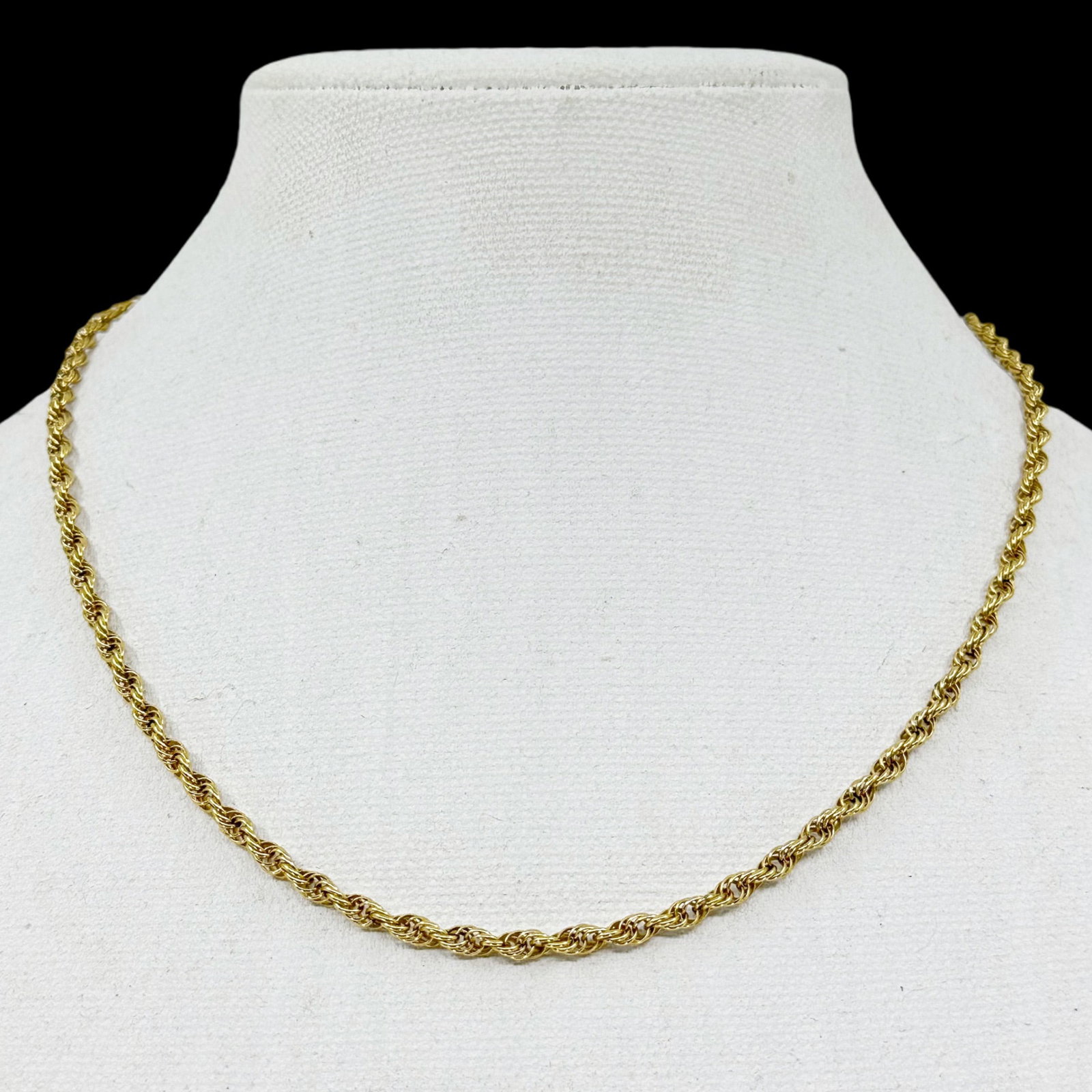 Vintage 14k gold filled rope chain necklace SKU-688: Measures: 19" long by 4mm wide Hallmark: 1/20 14k G.F. In very good condition SKU-688
