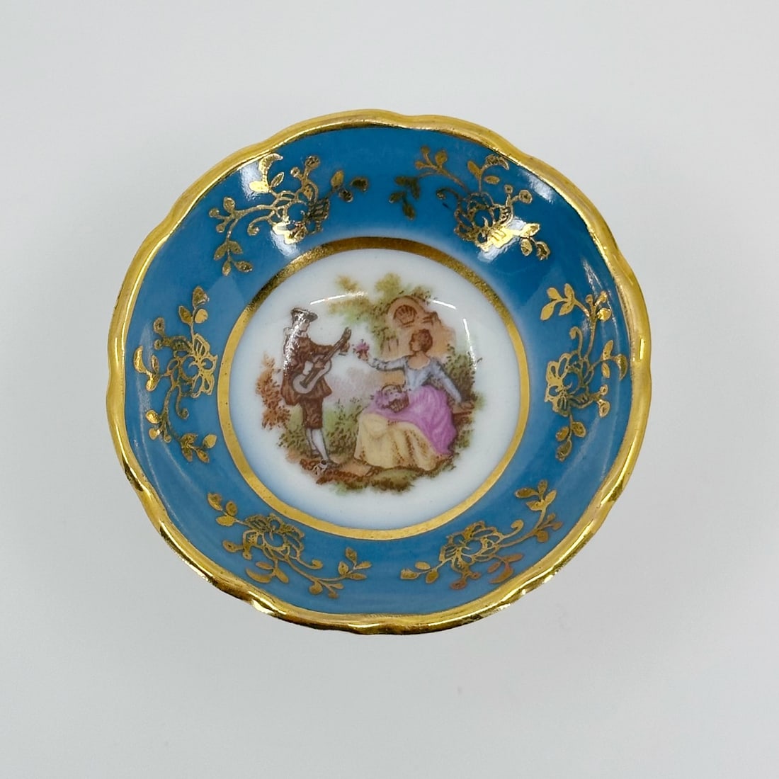 Limoges porcelain pedestal trinket dish SKU-1727: Measures: 2 1/8" in diameter & 1 1/2" tall In Very good condition SKU-1727