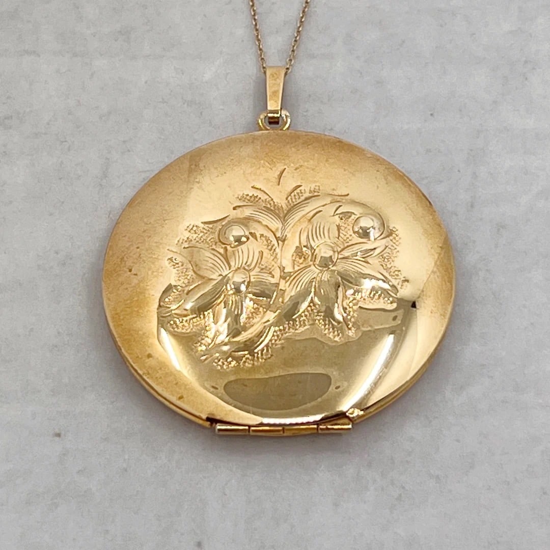 Carl Art oversized 12k gold filled locket pendant SKU-1789: Measures: 2 3/4" long by 2 1/8" wide signed: 1/20 12kt gf & Carl Art hallmark Condition: like new SKU-1789