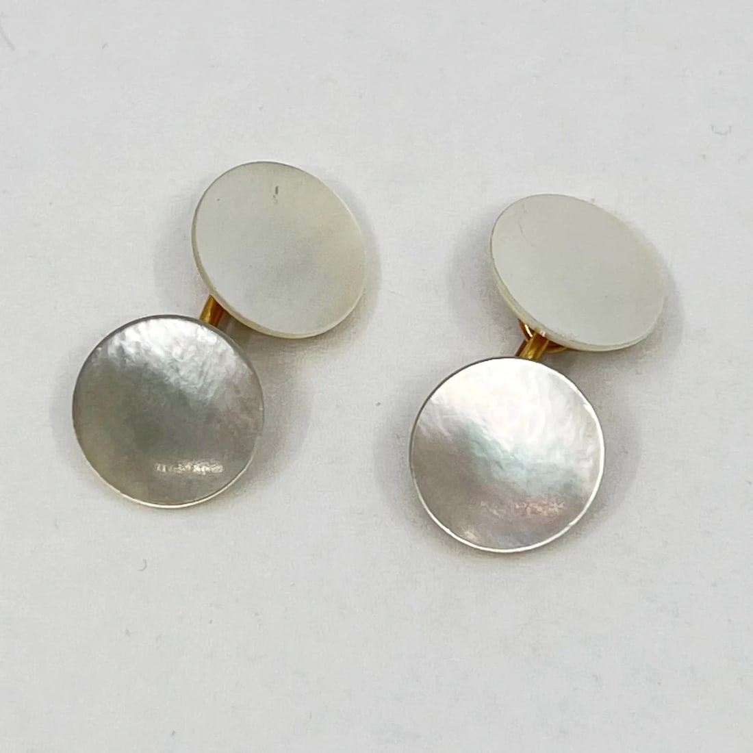 Krementz Gold filled mother pearl cufflinks SKU-1891: Measures: 5/8 " wide Crafted with 15mm mother pearl inlay Hallmark: Krementz Condition: Like New SKU-1891