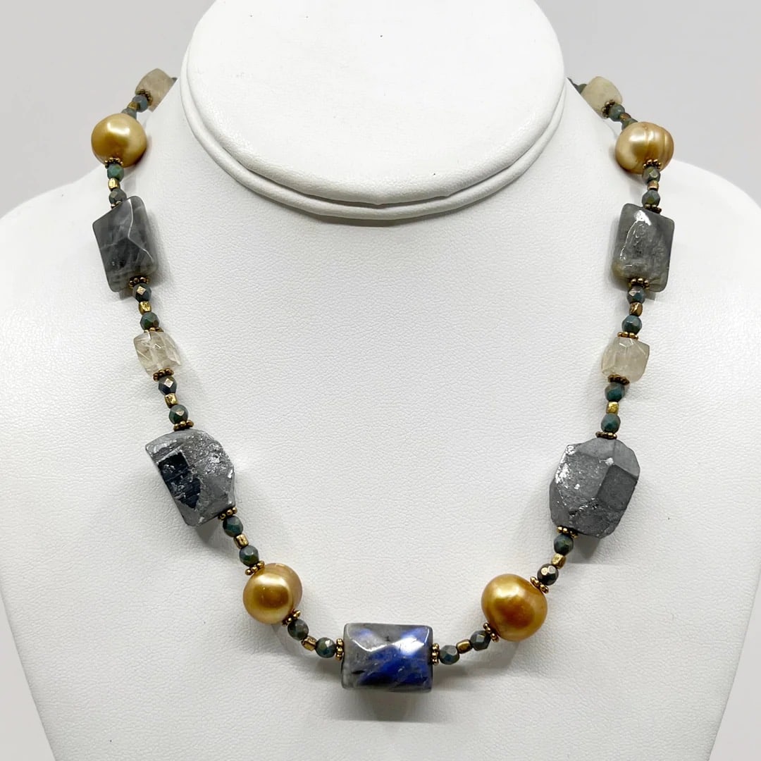 pearl & labradorite brass bead necklace SKU-1704: Measures: 17 3/4" long Crafted with Labradorite, pearl, quartz & brass bead Condition: Like New SKU-1704