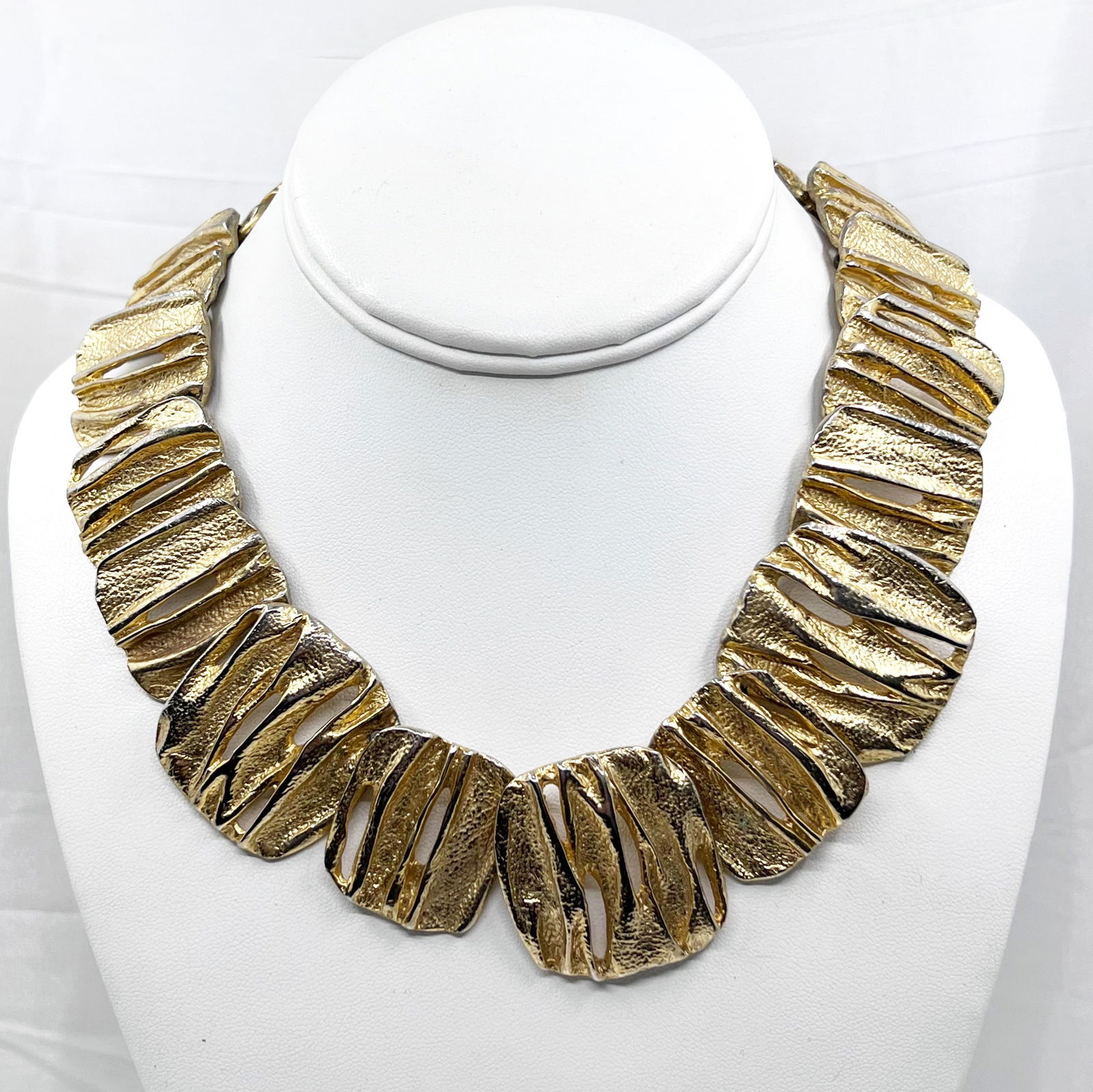 Vintage Les Bernard gold tone necklace SKU-1823 (1 of 6)